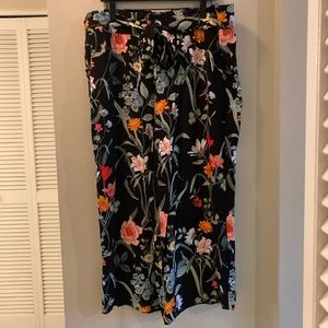 Loft Women’s NWT Floral Print Wide Leg Belted Trousers. Size XL